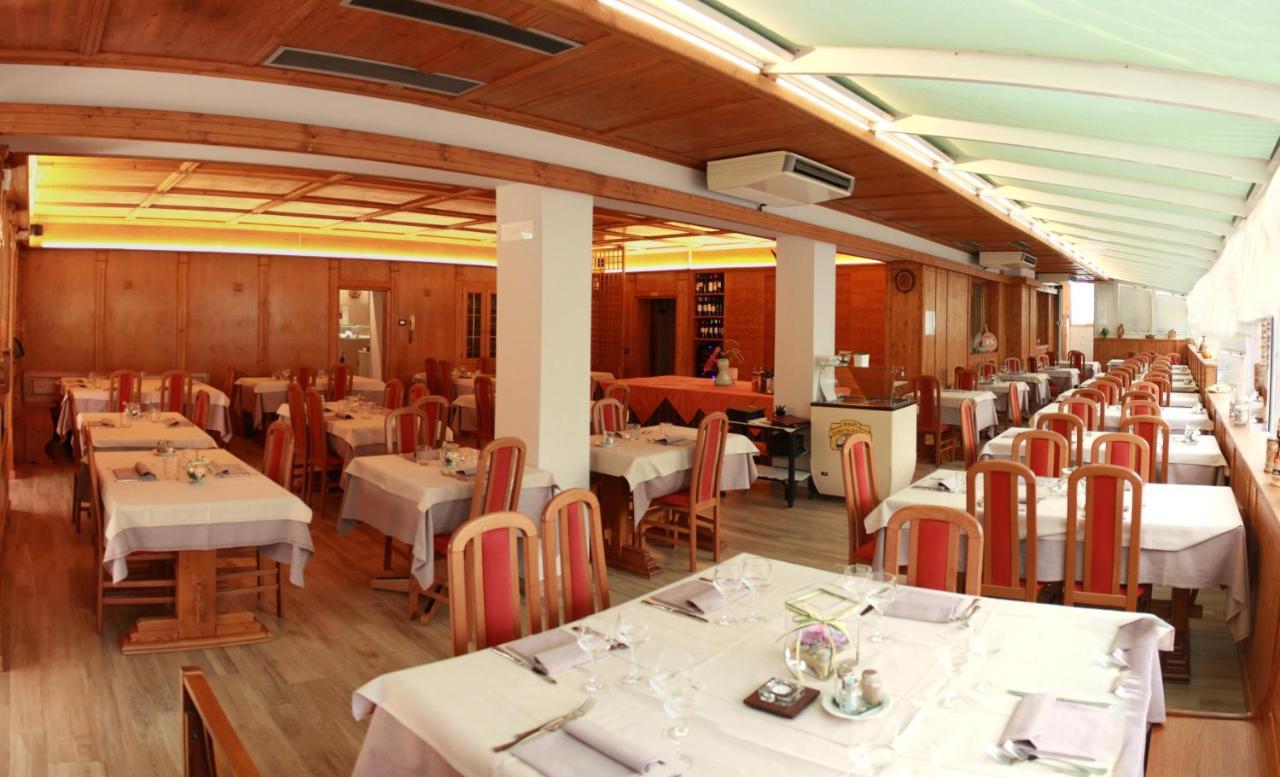 Albergo Ristorante Cacciatori Auronzo di Cadore Exterior photo